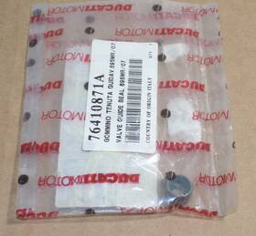 Ducati 76410071a Valve Guide Seal Panigale Monster Diavel 2v 4v 7mm New Oem