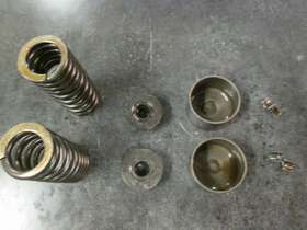 T1130832 Triumph 02-05 Daytona 600 650 Two Exhaust Valve Springs And Keepers 00-03 Tt600